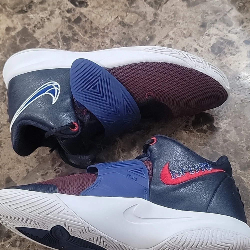 Nike Kyrie Flytrap 3 EP 'Obsidian Boys Youth Size 7 Sneakers